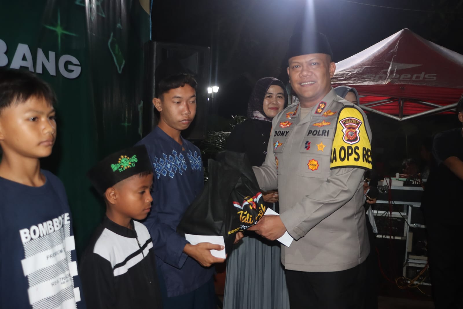 Safari Ramadhan Kapolres Subang: Pererat Silaturahmi, Polri Berbagi Kebahagiaan Bersama 500 Warga di Cipunagara